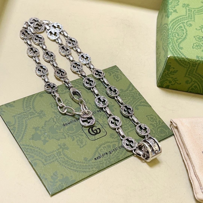 G*u*i necklaces